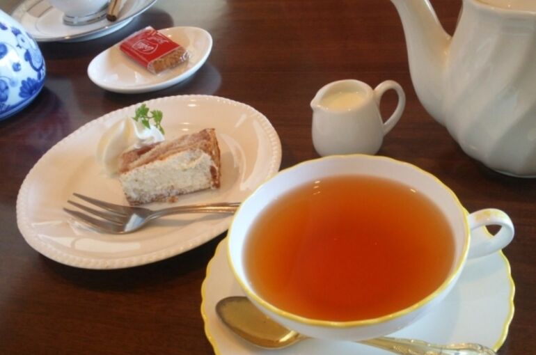 ホテルのラウンジでお茶