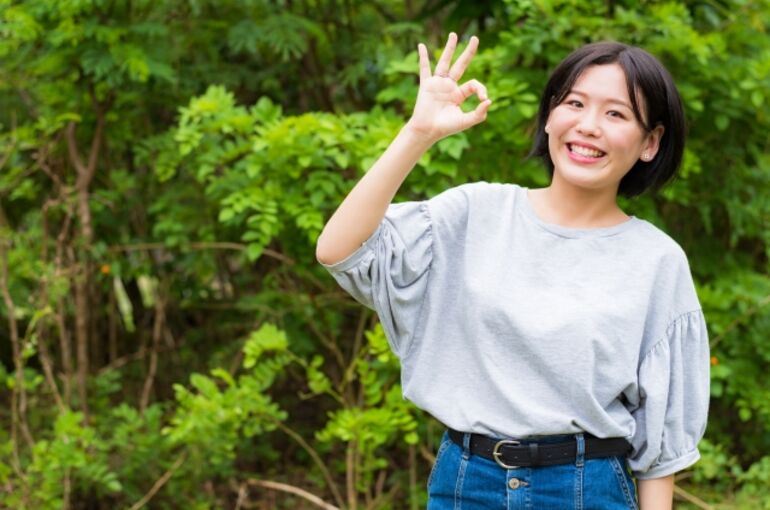 トライアル・OKサインを出す女子
